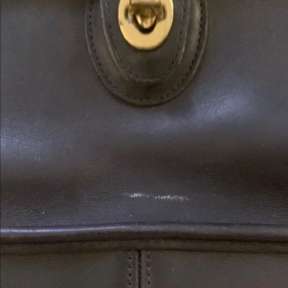 COACH Willis black leather with gold hardware twist lock crossbody purse - Picture 2 of 12